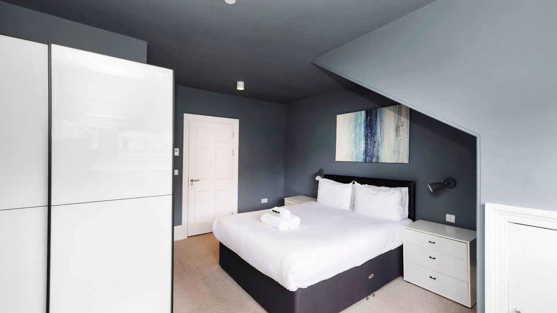Joivy Spacious 2Br Apt, Moments From West End Édimbourg