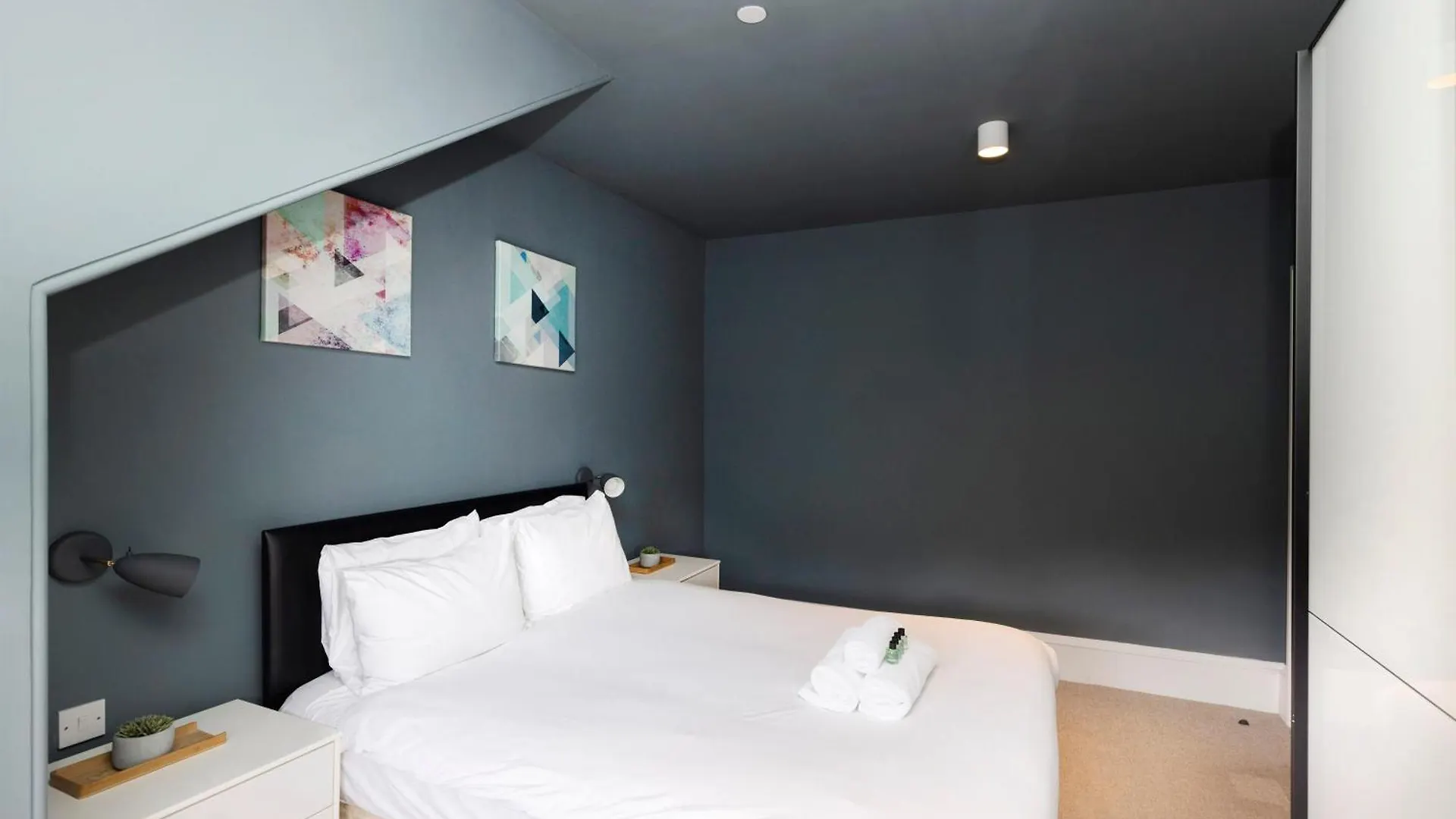 Joivy Spacious 2Br Apt, Moments From West End Édimbourg Appartement