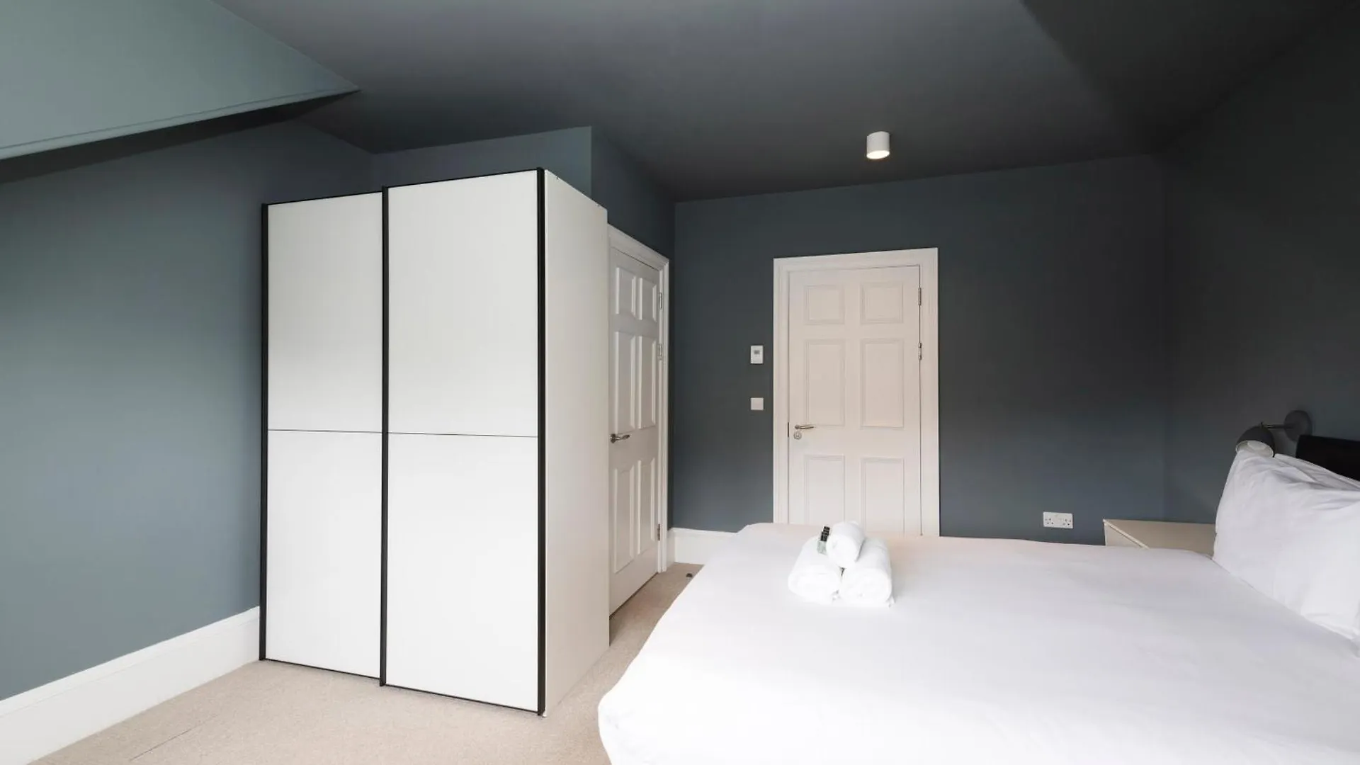 Joivy Spacious 2Br Apt, Moments From West End Édimbourg