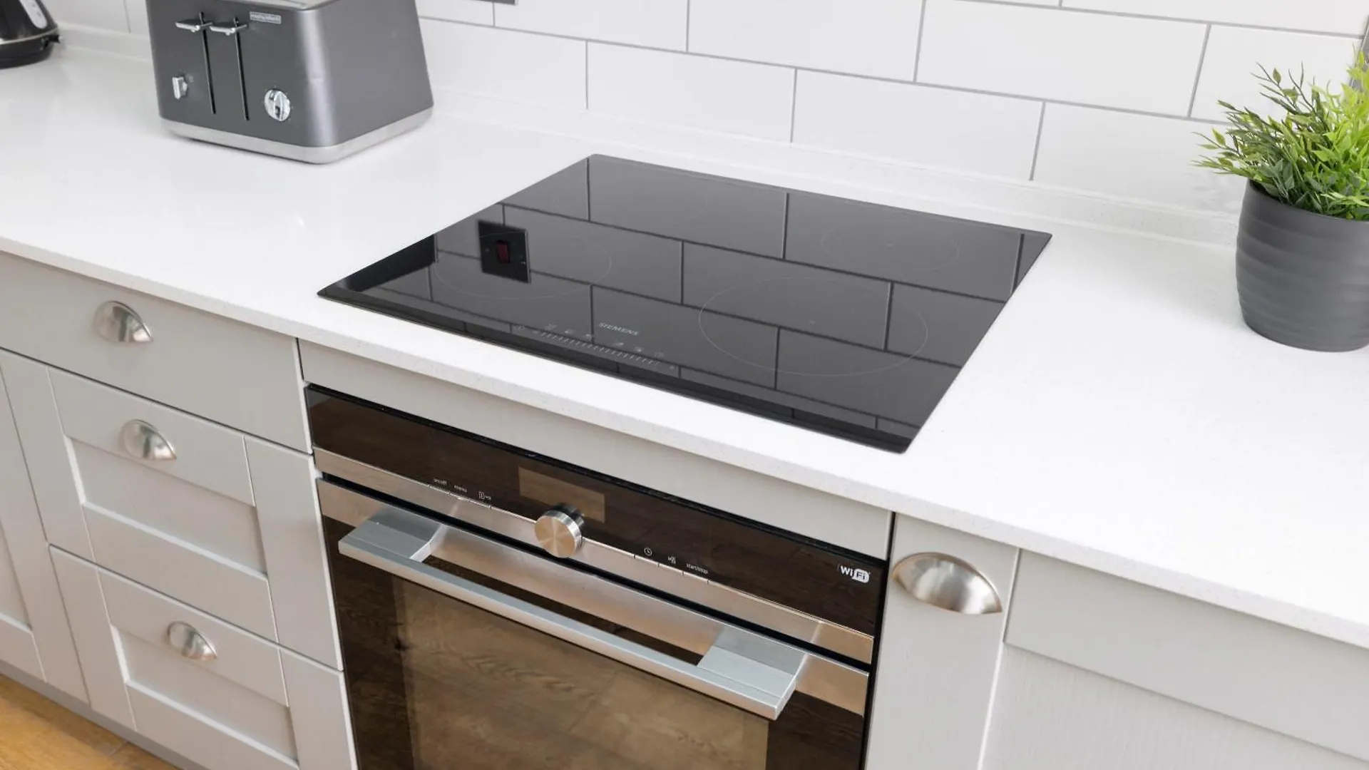 Joivy Spacious 2Br Apt, Moments From West End Édimbourg Appartement