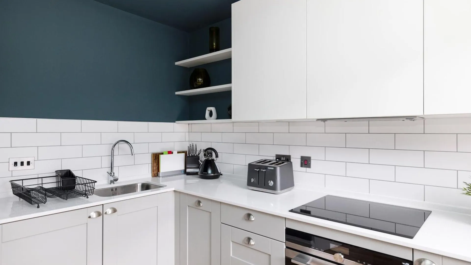 Joivy Spacious 2Br Apt, Moments From West End Édimbourg 0*,  Royaume-Uni