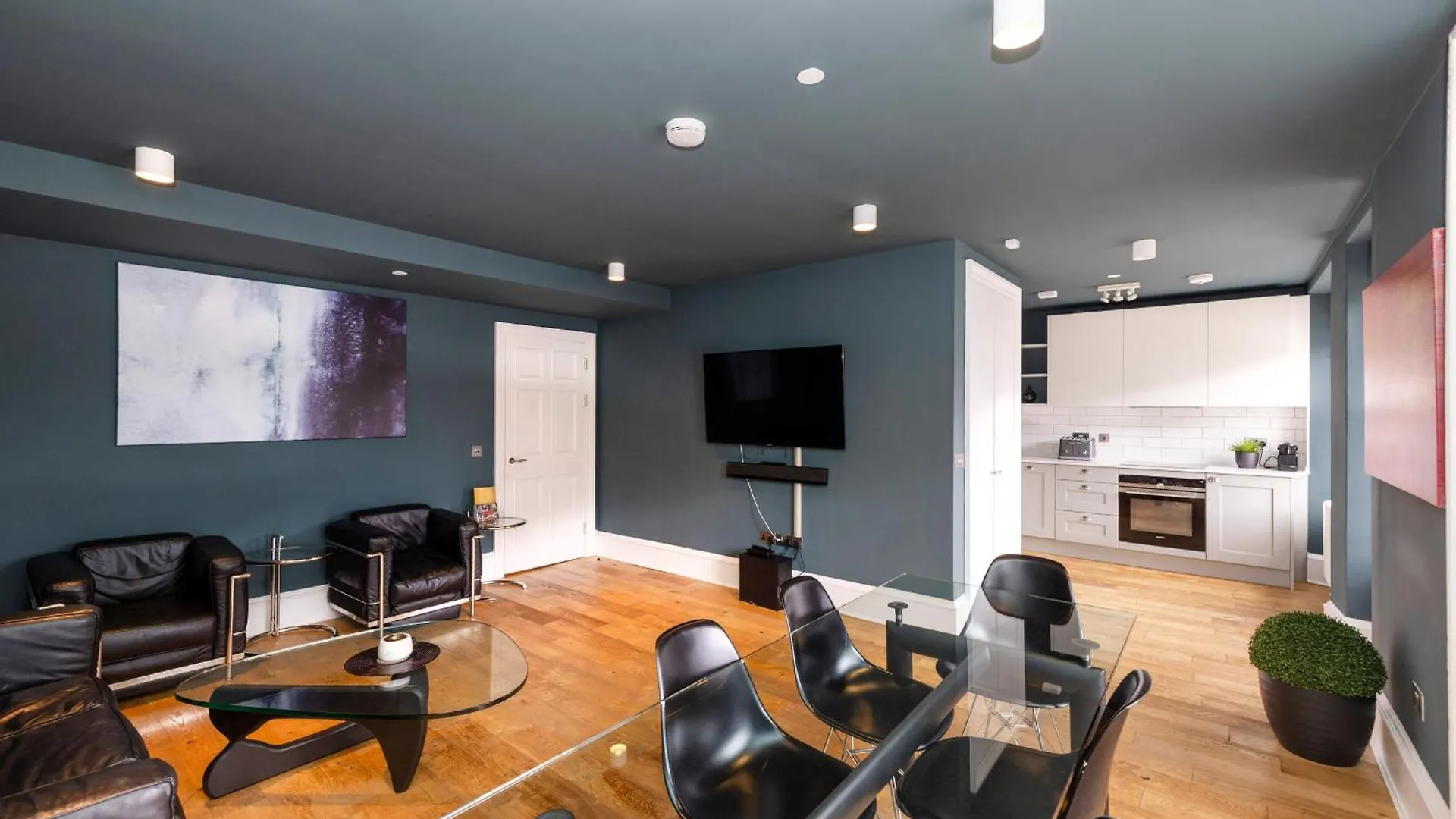 Joivy Spacious 2Br Apt, Moments From West End Édimbourg
